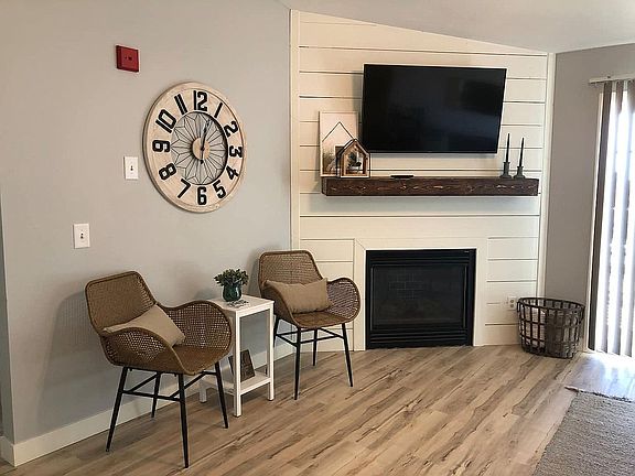 5th image of 7450 S Louise Ave Unit 304
