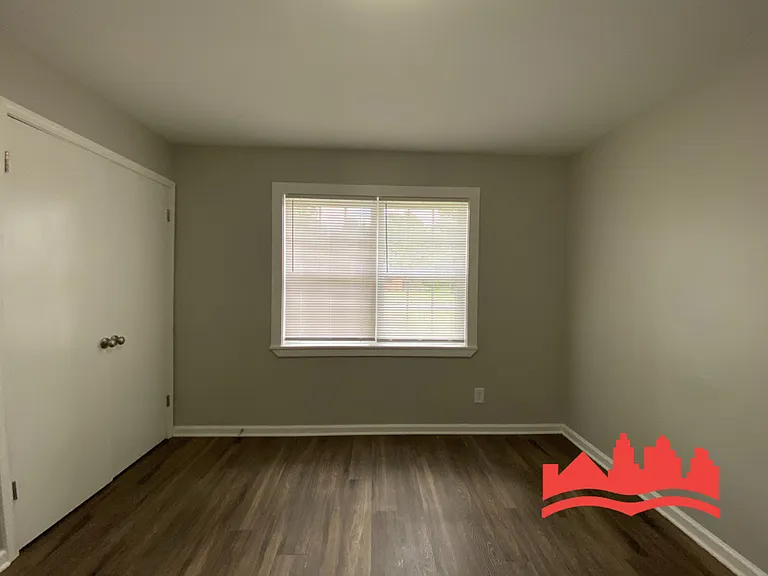 3139 Edgeware Rd S — Photo 15