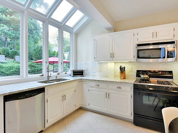 2nd image of 256 N Mountain Ave