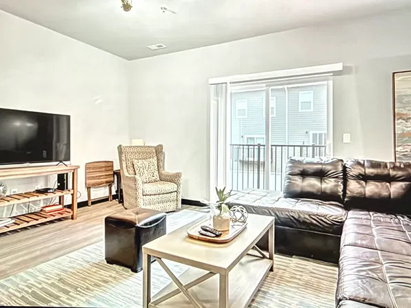 1148 Leitha Ter, Waverly, IA