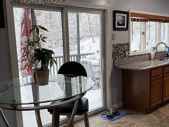 3rd image of 4 Greenlawn Road