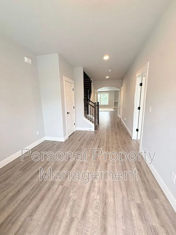 4 bed, 3.5 bath, 2986 sqft, $3,295 — Photo 2