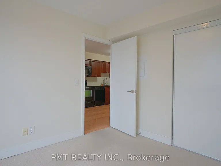 135 Village Green Sq #3925 — Photo 14