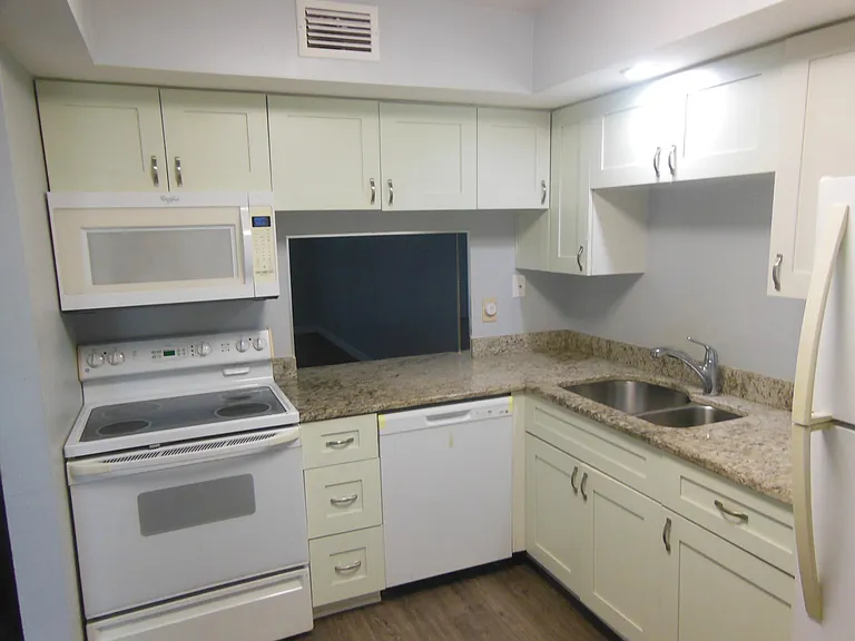 105 Lake Helen Dr — Photo 4