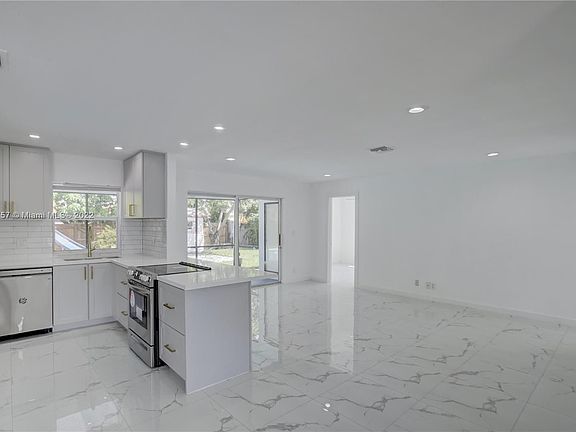 5th image of 6731 SW 10th Ct