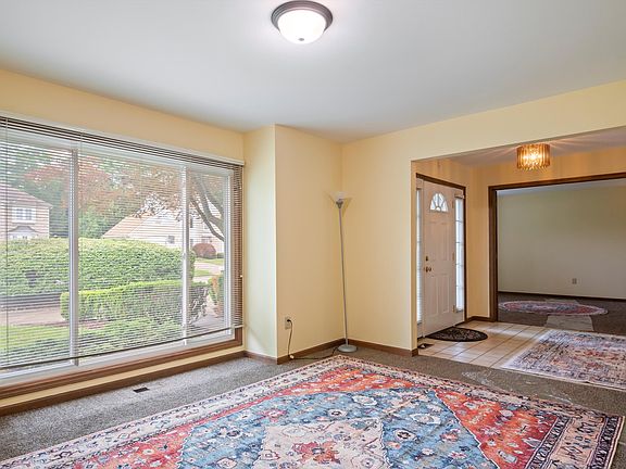 5th image of 22276 Sheffield Ct