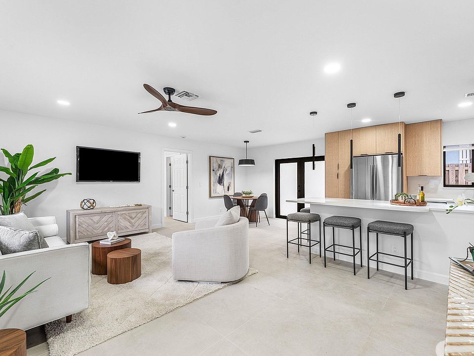 1st image of 608 SE 2nd Avenue