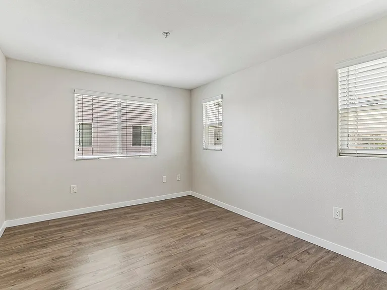 18425 Malden St #401 — Photo 36
