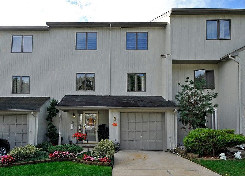 Click on the virtual tour to see more pictures
