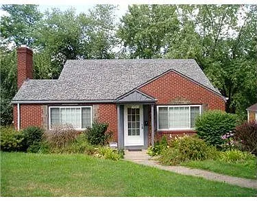 700 Rolling Green Dr photo 1