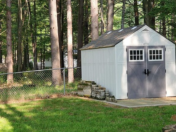 5th image of 108 W Tawas Lake Rd