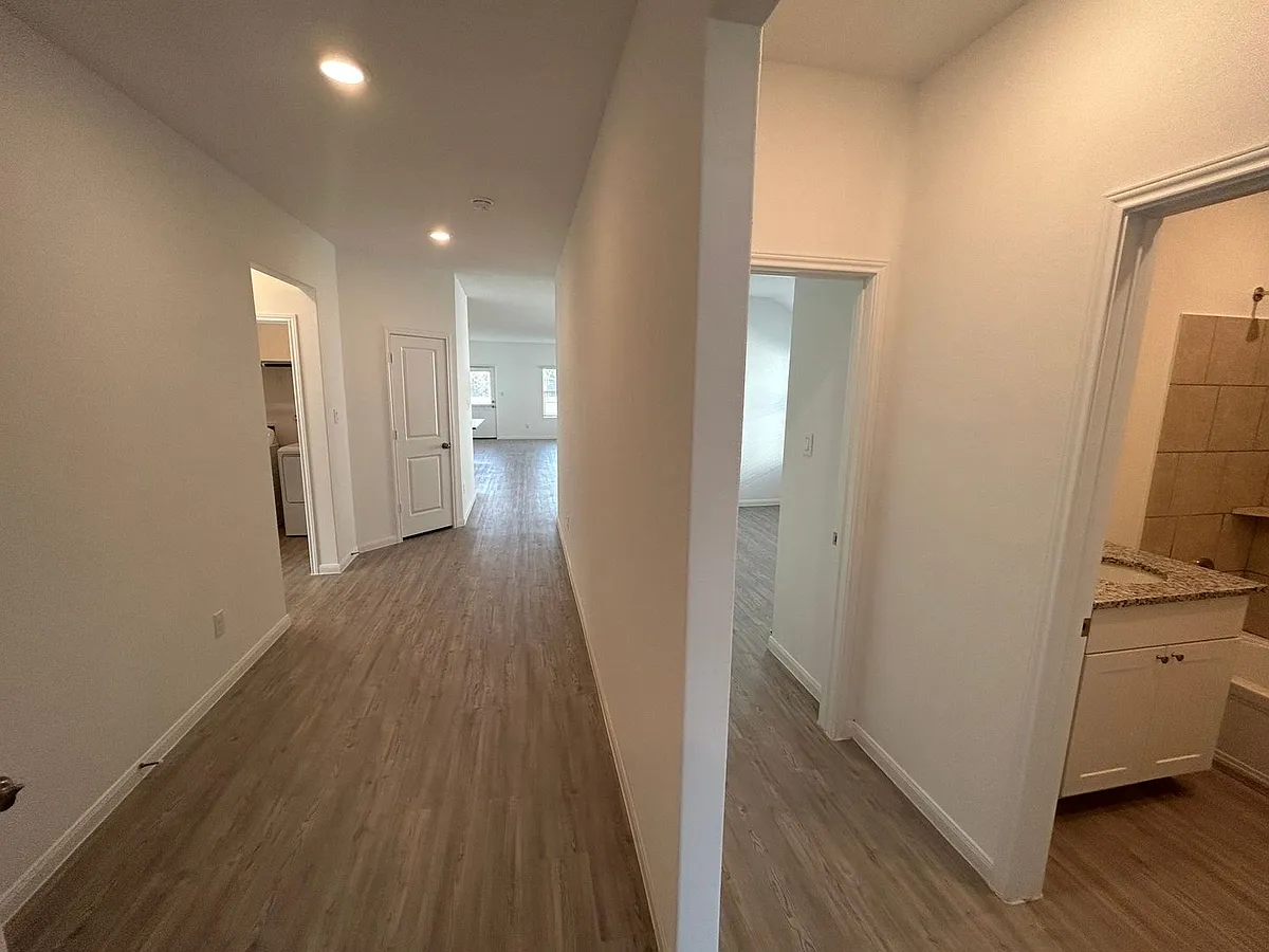 Building Photo - 14706 Somerset Ml