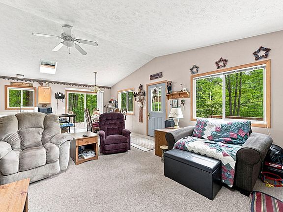 5th image of 104 Heidi Ct