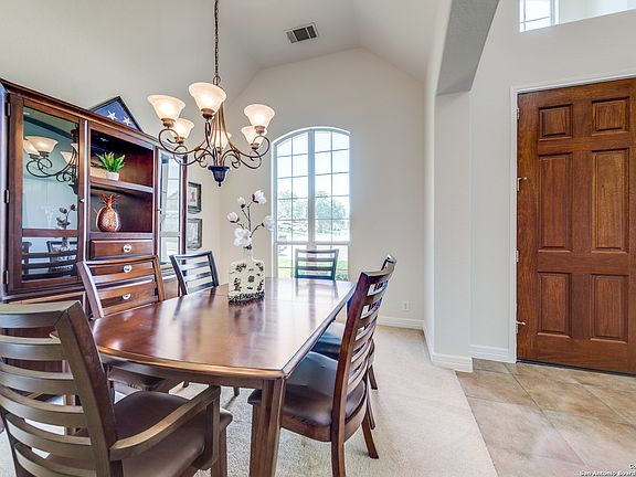 4th image of 139 Sable Heights