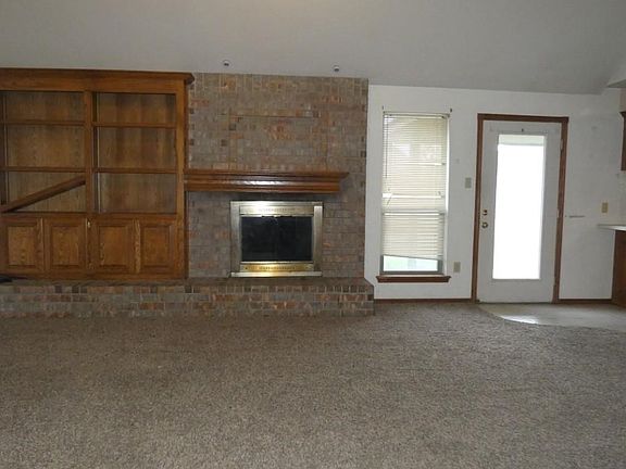 4th image of 4410 SW Parkway Dr