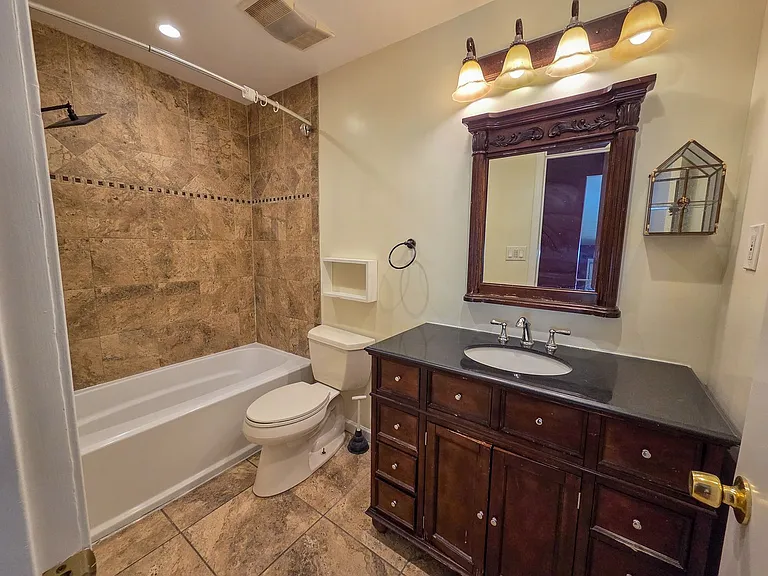 305 Hillsboro Dr — Photo 22