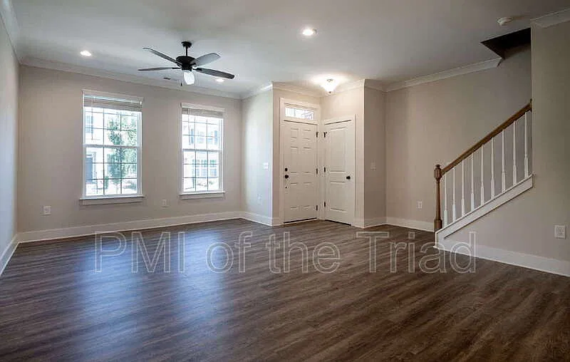 3 bed, 2.5 bath, 1589 sqft, $1,800 — Photo 4