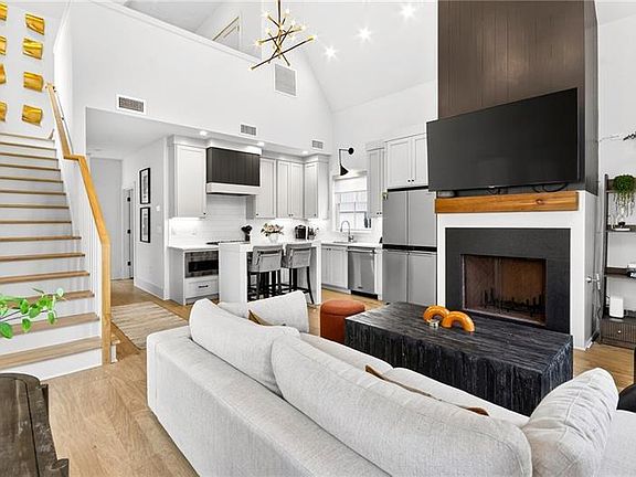 4th image of 110 Channing Ln
