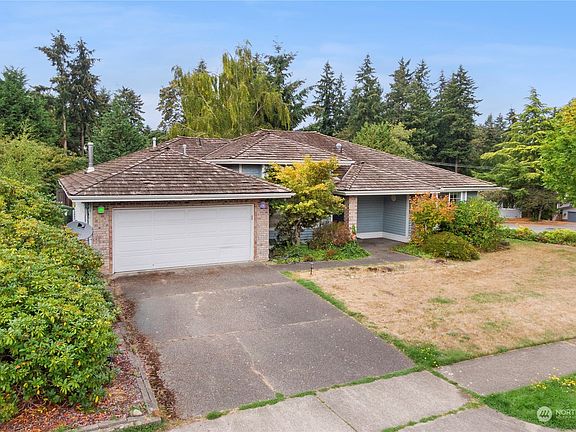 2nd image of 1863 Overview Drive NE