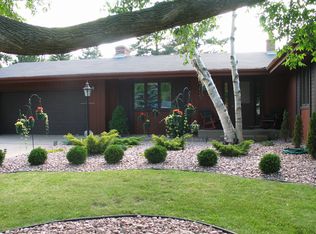 2451 Virginia Cir, Roseville, MN 55113
