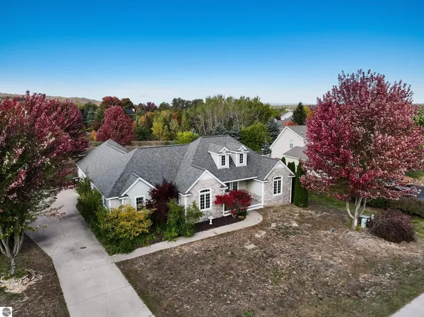 4088 Stoneridge Dr, Traverse City, MI 49684