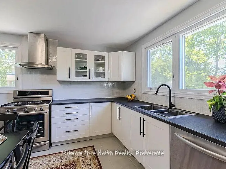 35 Tauvette St — Photo 15
