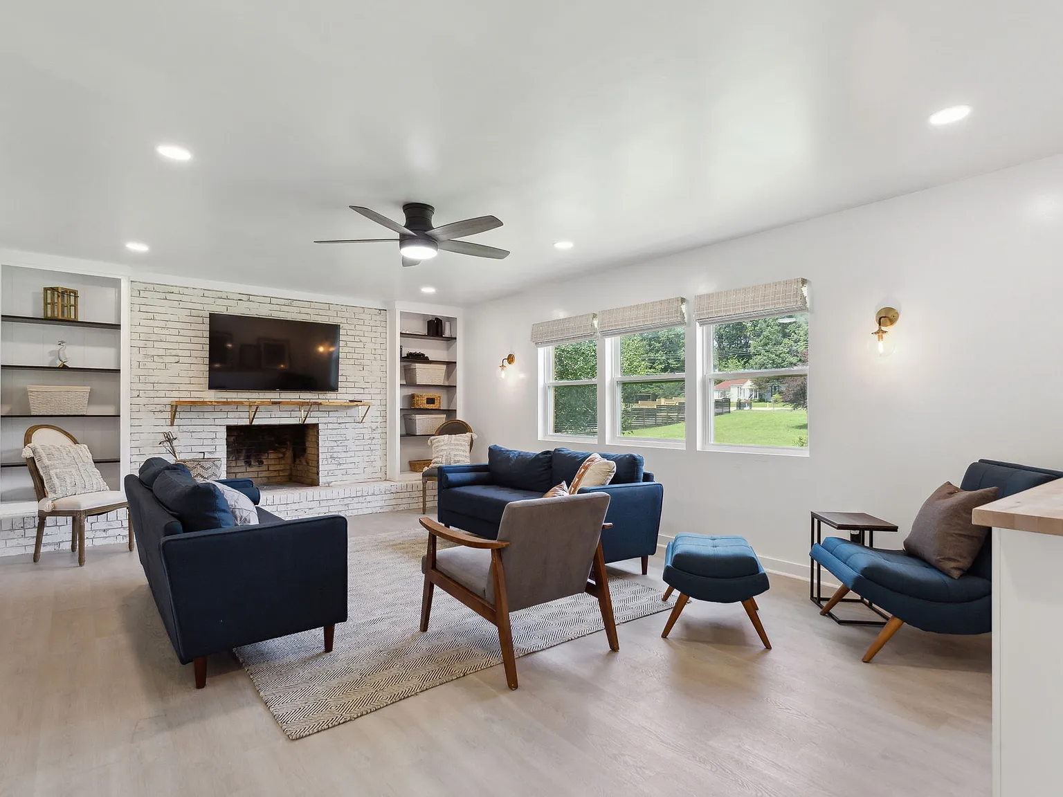 3 bed, 2421 sqft, $2,700 — Photo 4