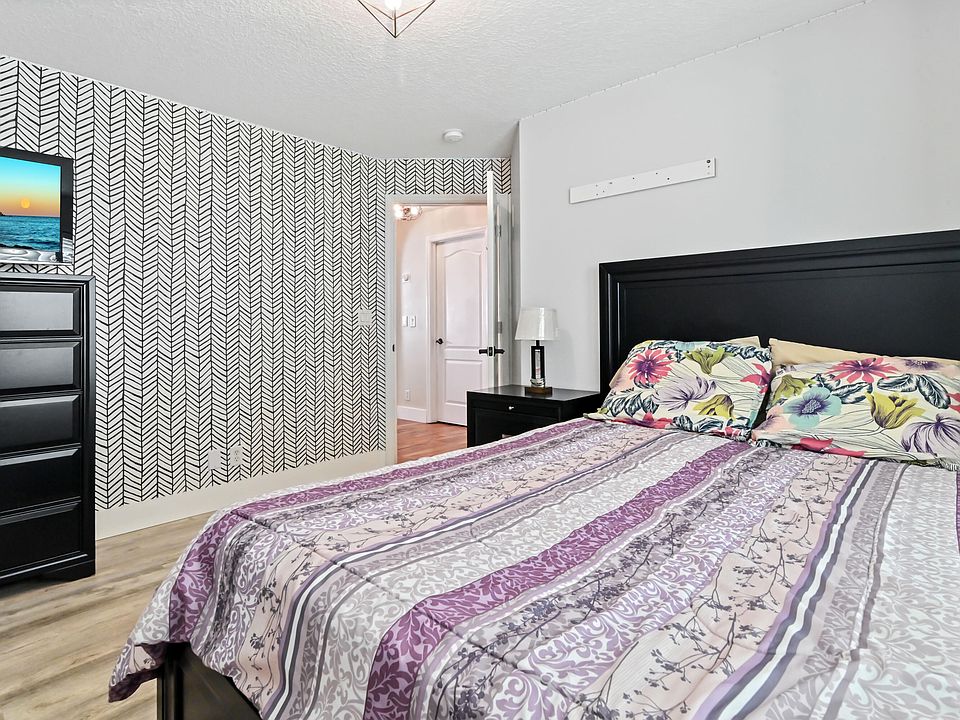 1st image of 142 Canterbury Place