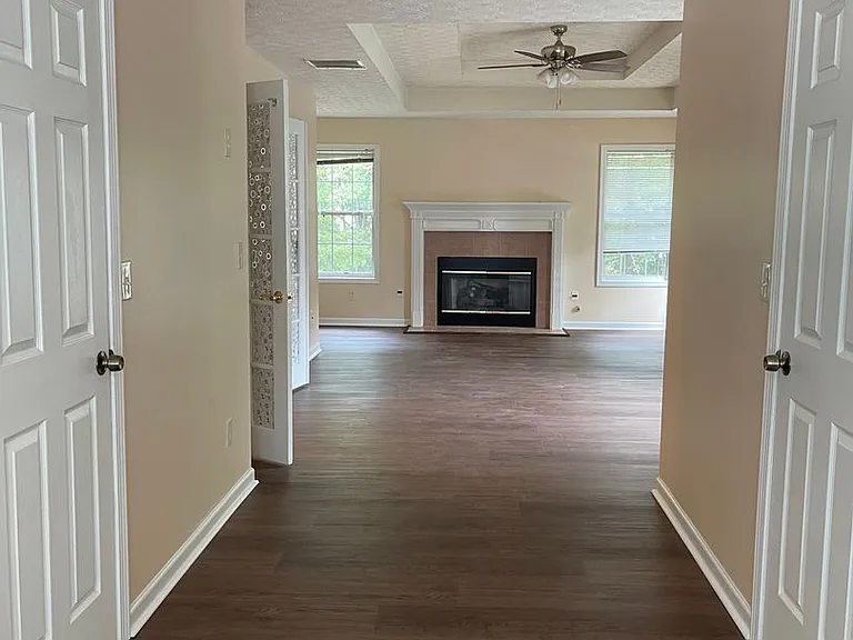 318 Derby Dr — Photo 9