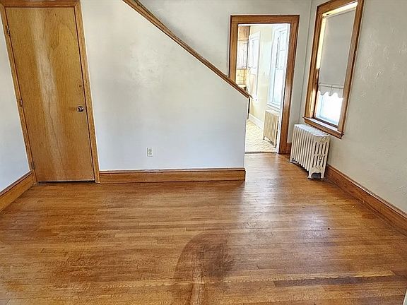 3rd image of 1024 N Main St #1