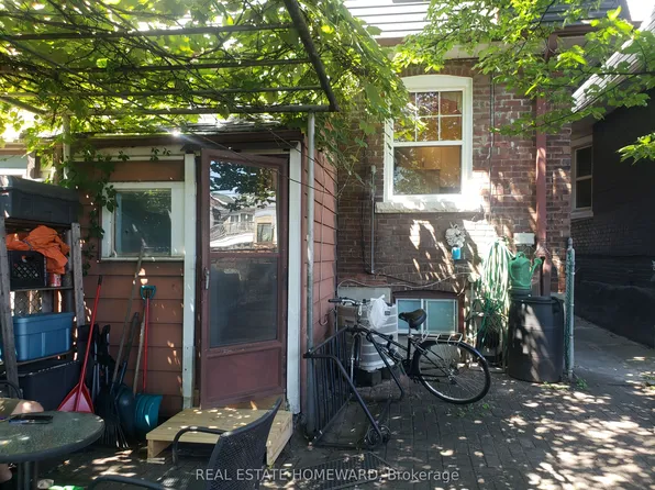 687 Dupont St #A, Toronto, ON M6G 1Z5