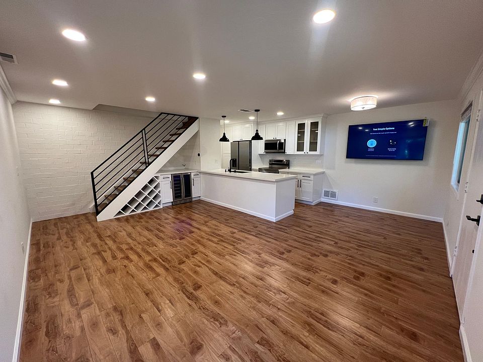 1st image of 311 N 2nd St APT 3