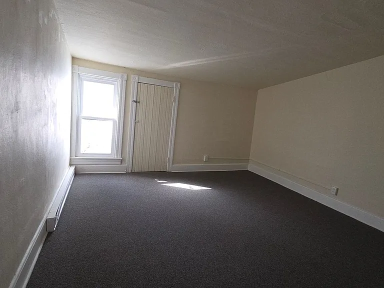 33 Washington St — Photo 14