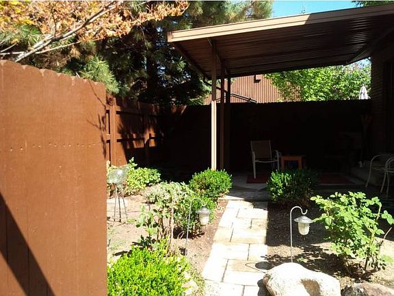 Private garden & patio