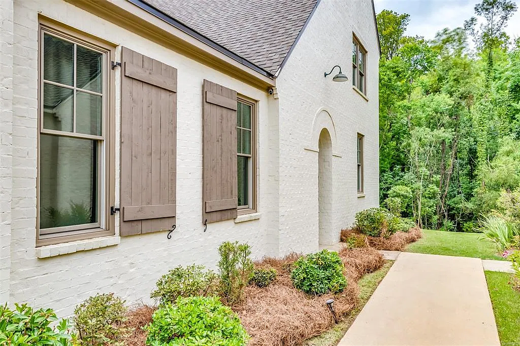 4 bed, 2.5 bath, 2473 sqft, $3,000 — Photo 3