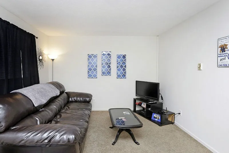 178 Leader Avenue — Photo 3