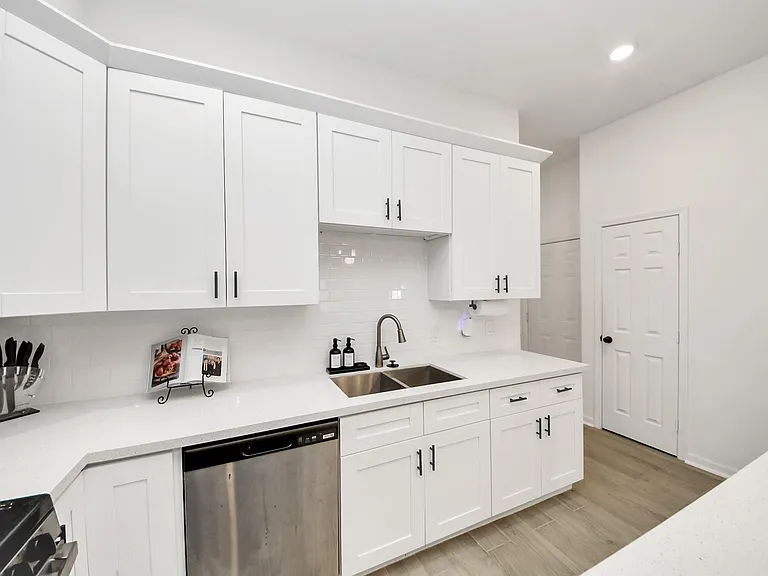 4613 Ireland St #B — Photo 12