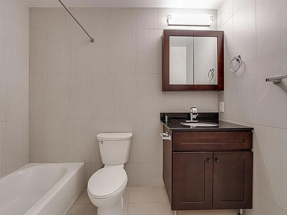 5th image of 366 Whiton St #2