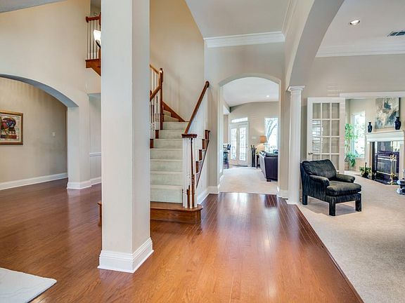 3rd image of 2033 Primrose Dr