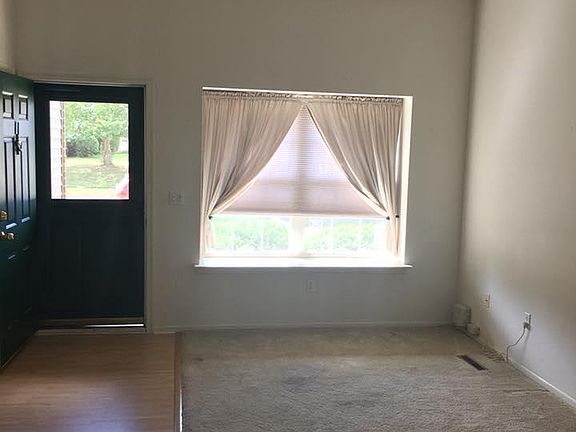 Entrance/living room