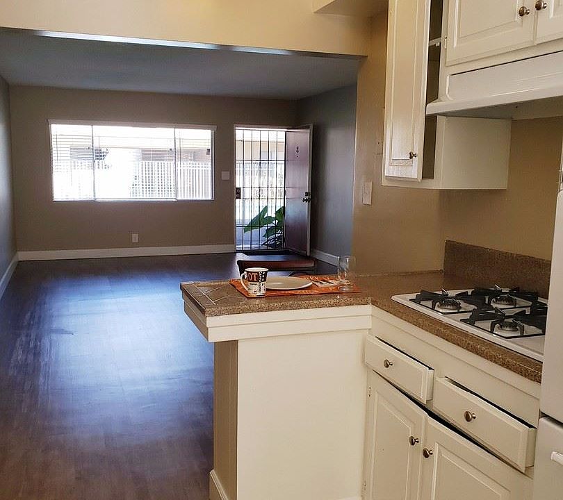 1st image of 921 S Park Cir APT 8