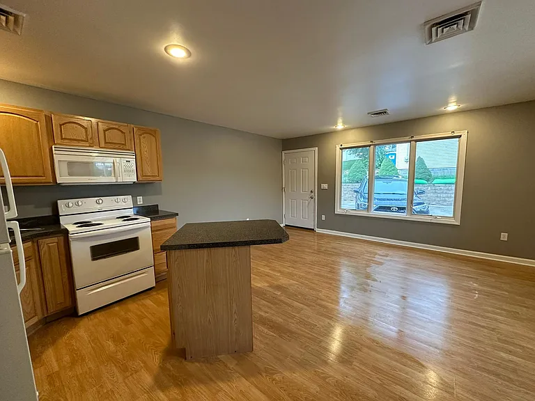 350 Boyers Ave #101 — Photo 14