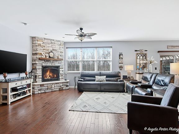 5th image of 2165 Walnut Glen Blvd