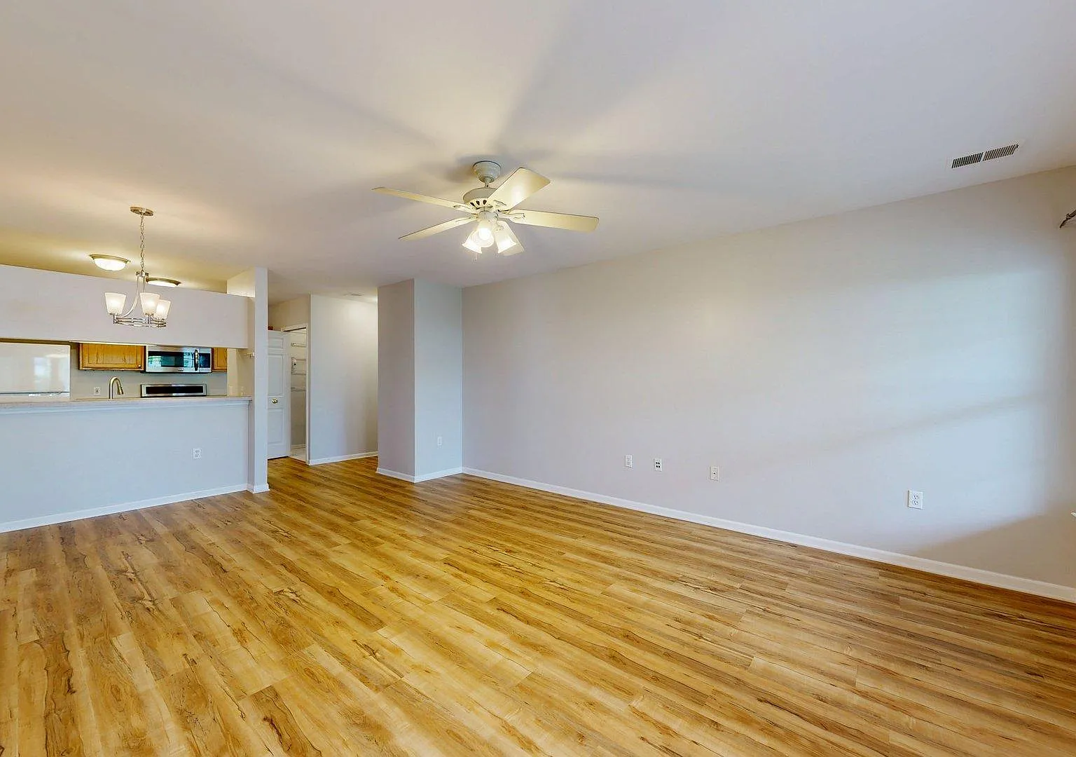 2 bed, 2.0 bath, 1094 sqft, $2,000 — Photo 3