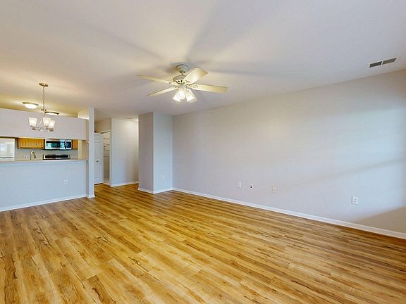 3rd image of 2718 S Knightsbridge Cir