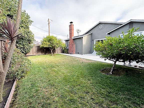 3rd image of 902 4th Ave