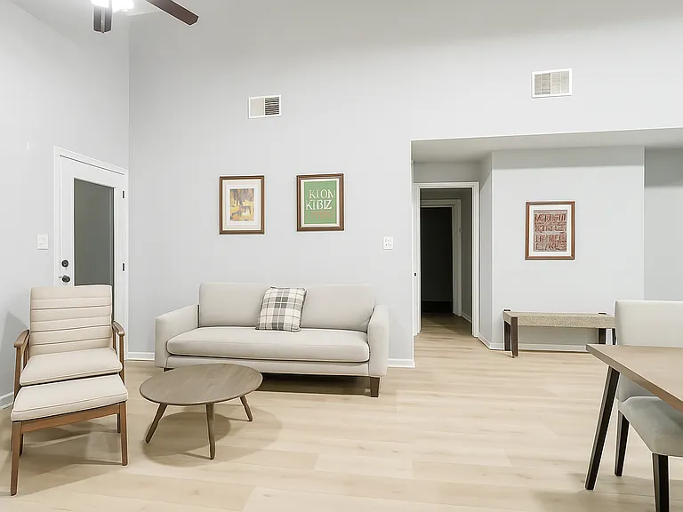 1300 Danbury Sq #A — Photo 1