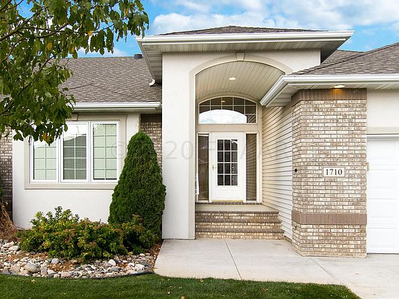 2nd image of 1710 Evergreen Way