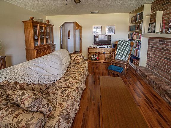 5th image of 4625 Wisteria Dr