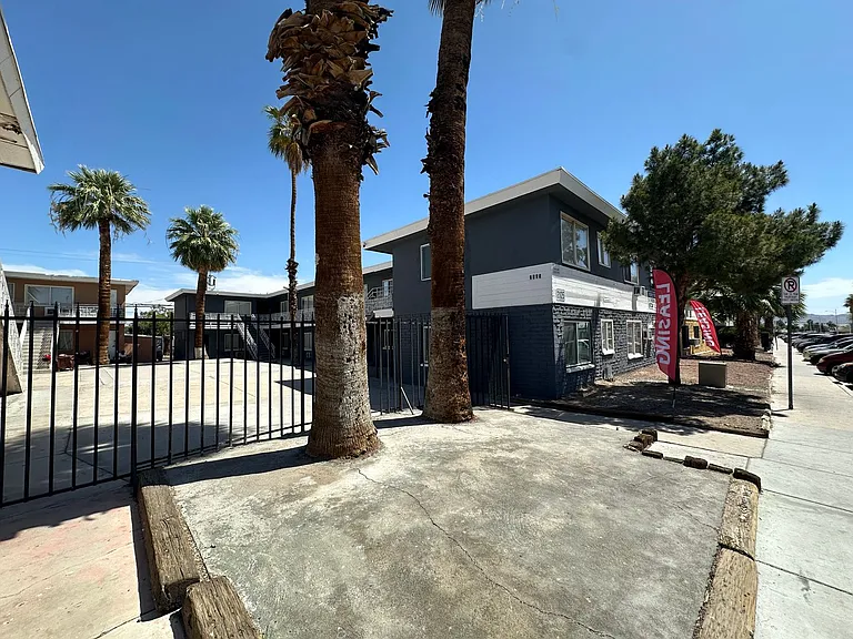 2105 Sunrise Ave — Photo 14
